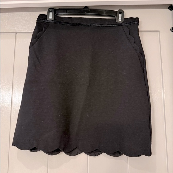 Skies Are Blue Dresses & Skirts - Skies Are Blue Black Scalloped Hem Professional Work Casual Pull-on‎ Skirt L